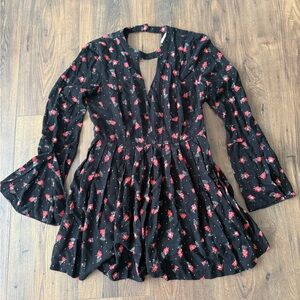 Free People Tegan Black Floral V-Neck Mini Dress Sz 0 Spring Date Party Boho